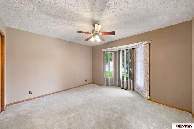 7100 Beaver Creek Lane, Lincoln, NE 68516