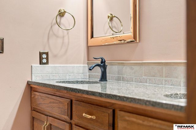 7100 Beaver Creek Lane, Lincoln, NE 68516