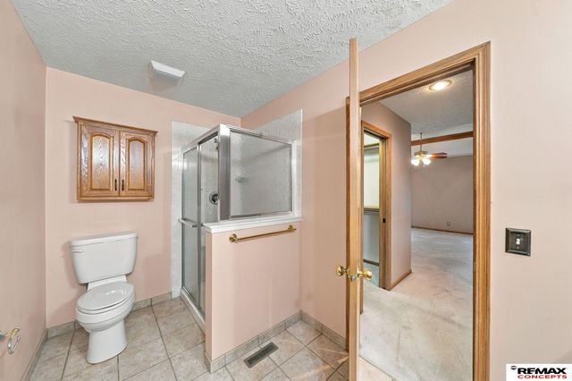 7100 Beaver Creek Lane, Lincoln, NE 68516