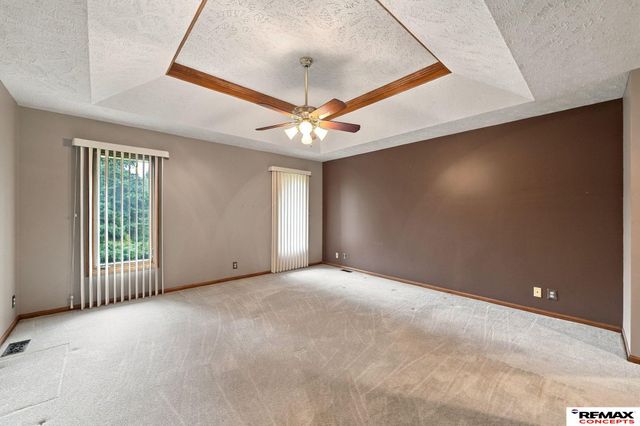 7100 Beaver Creek Lane, Lincoln, NE 68516
