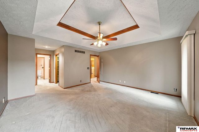 7100 Beaver Creek Lane, Lincoln, NE 68516