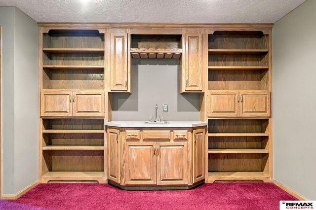 7100 Beaver Creek Lane, Lincoln, NE 68516