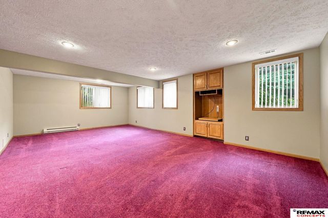 7100 Beaver Creek Lane, Lincoln, NE 68516