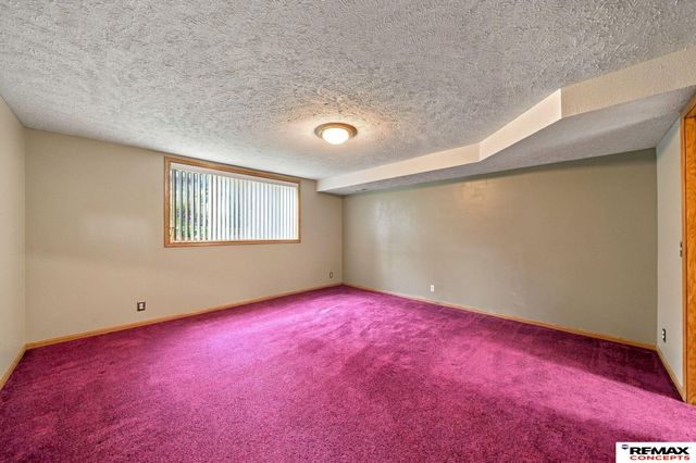 7100 Beaver Creek Lane, Lincoln, NE 68516