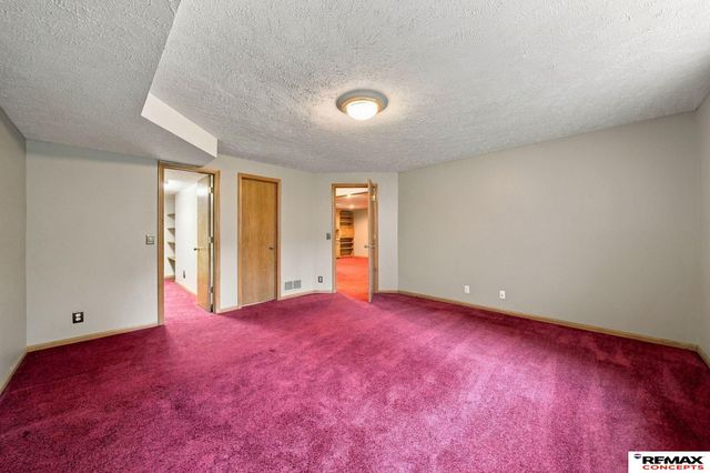 7100 Beaver Creek Lane, Lincoln, NE 68516