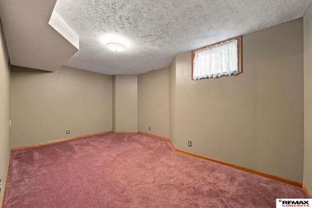 7100 Beaver Creek Lane, Lincoln, NE 68516