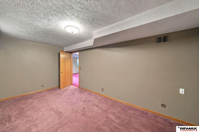 7100 Beaver Creek Lane, Lincoln, NE 68516