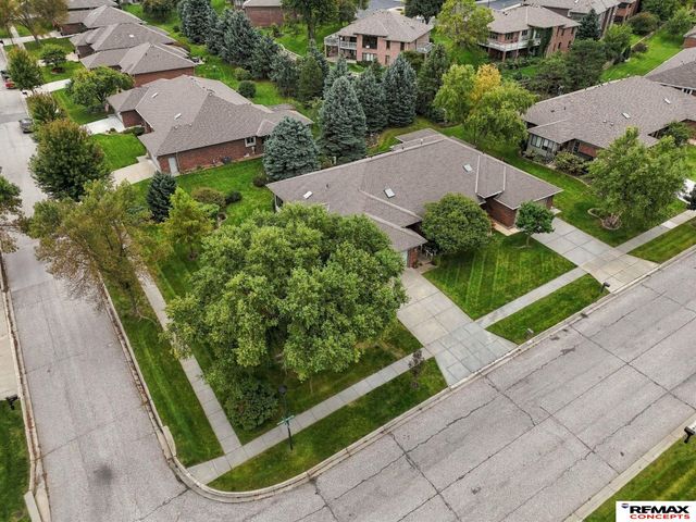 7100 Beaver Creek Lane, Lincoln, NE 68516