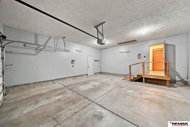 7100 Beaver Creek Lane, Lincoln, NE 68516