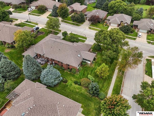 7100 Beaver Creek Lane, Lincoln, NE 68516