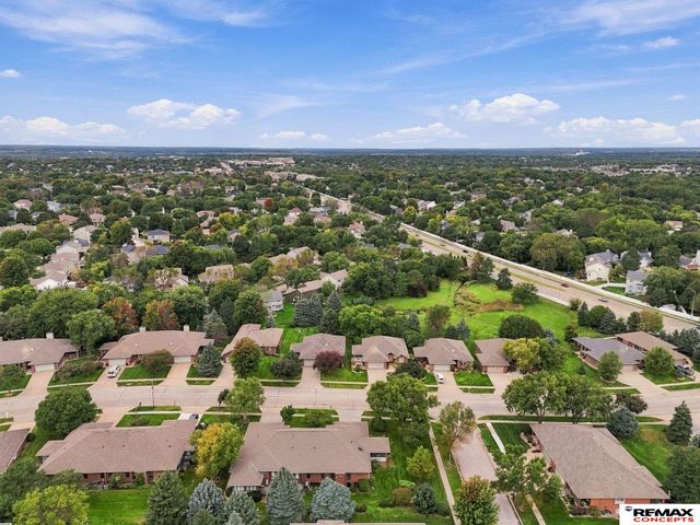 7100 Beaver Creek Lane, Lincoln, NE 68516
