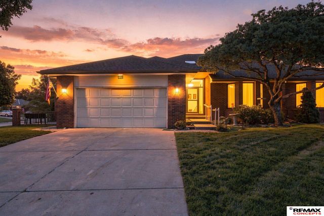 7100 Beaver Creek Lane, Lincoln, NE 68516