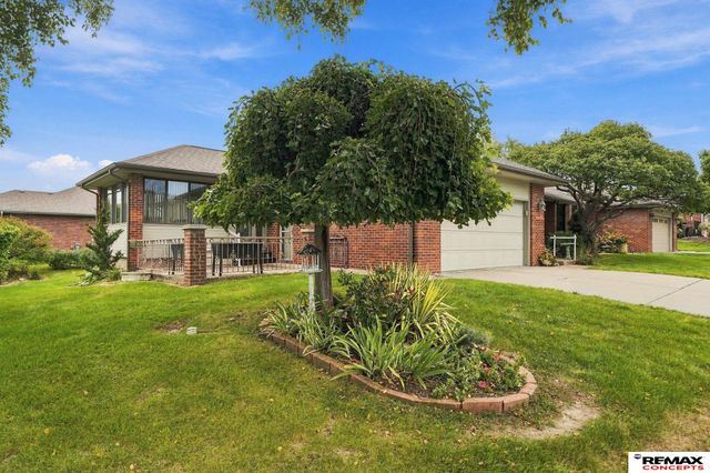 7100 Beaver Creek Lane, Lincoln, NE 68516