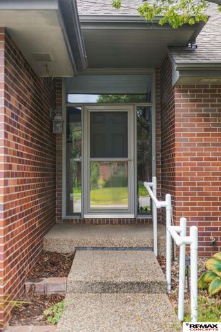 7100 Beaver Creek Lane, Lincoln, NE 68516