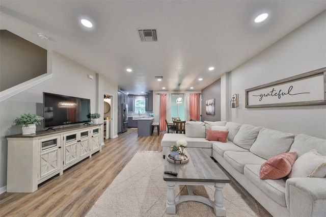 2127 GOLDEN OAK LANE, Valrico, FL 33594