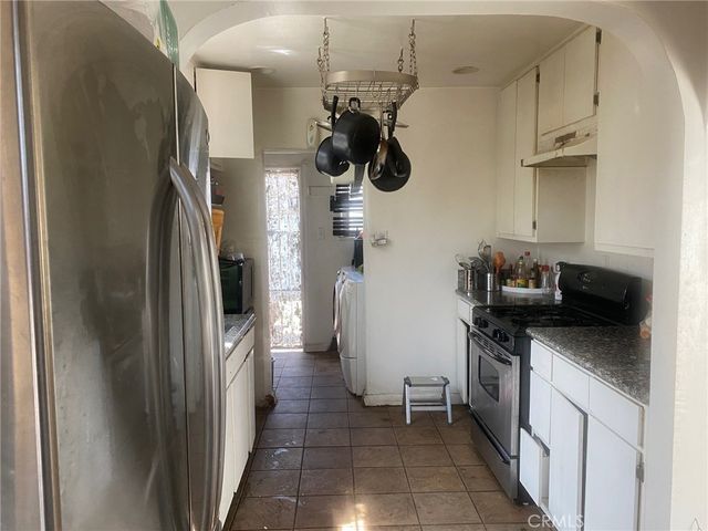 8725 S Denker, Los Angeles, CA 90047