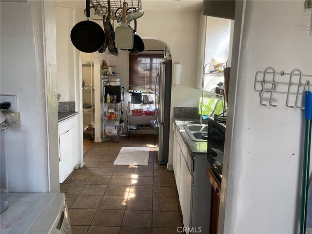 8725 S Denker, Los Angeles, CA 90047