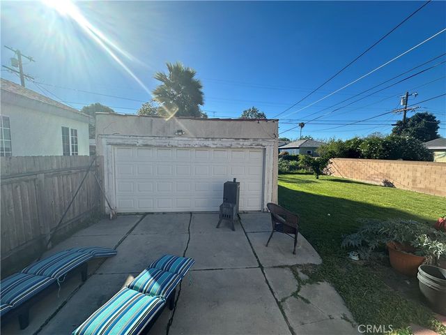 8725 S Denker, Los Angeles, CA 90047