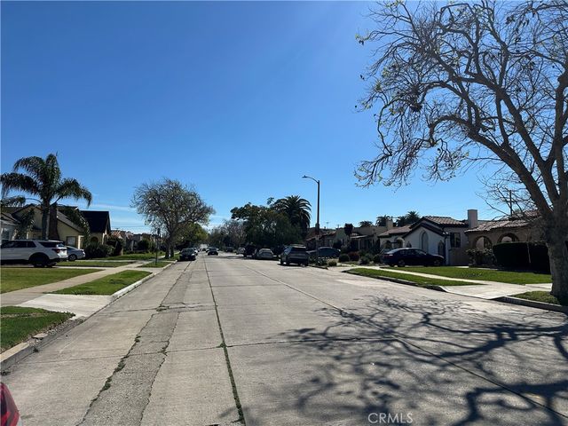 8725 S Denker, Los Angeles, CA 90047