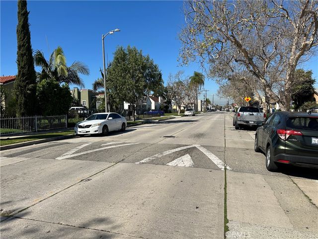 8725 S Denker, Los Angeles, CA 90047