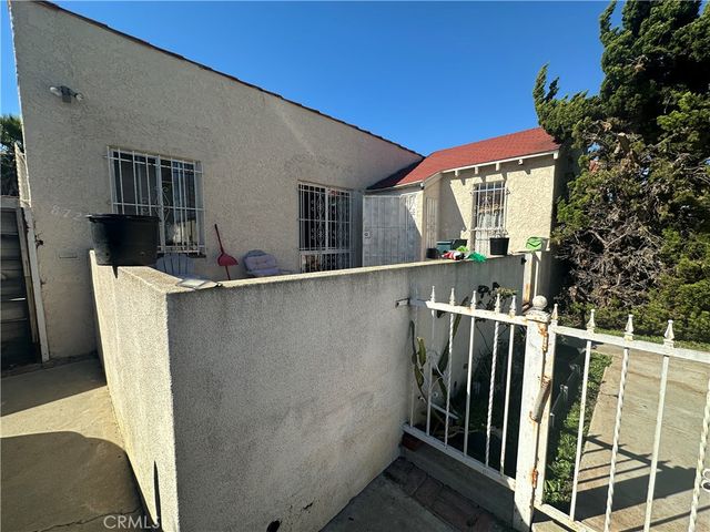 8725 S Denker, Los Angeles, CA 90047