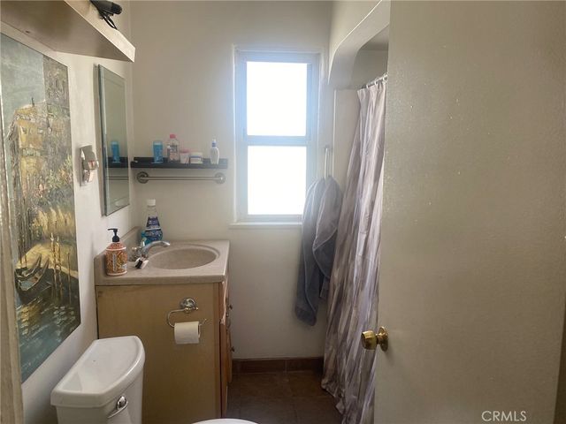 8725 S Denker, Los Angeles, CA 90047