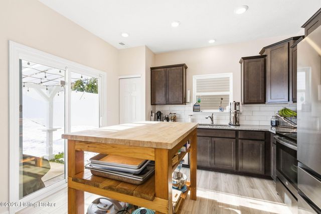 8735 Warbler Branch Way, Louisville, KY 40229