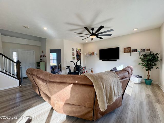 8735 Warbler Branch Way, Louisville, KY 40229