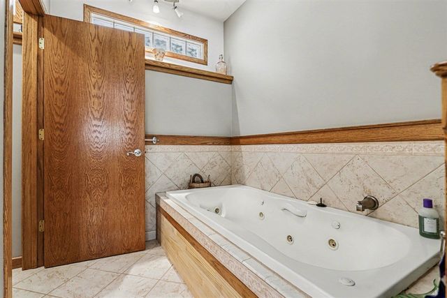8362 E River Road, Battle Creek, MI 49014
