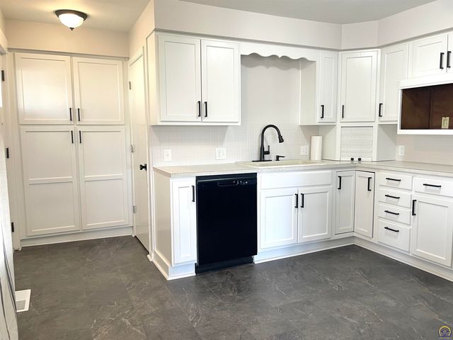 930 NW Harrison ST, Topeka, KS 66608