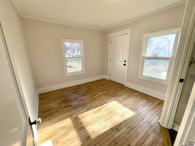 930 NW Harrison ST, Topeka, KS 66608