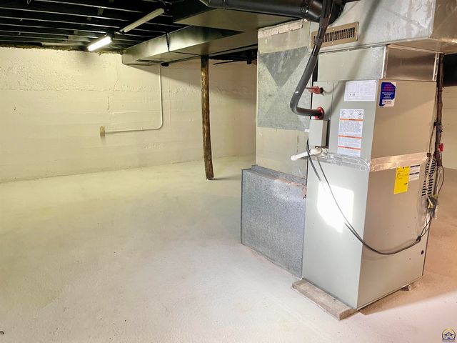 930 NW Harrison ST, Topeka, KS 66608