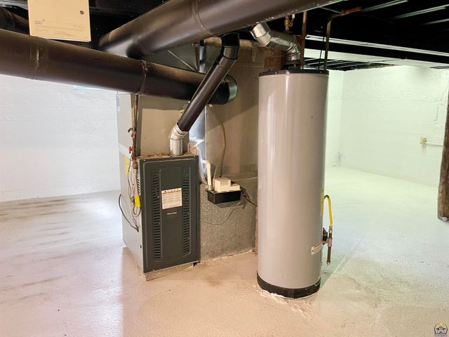 930 NW Harrison ST, Topeka, KS 66608