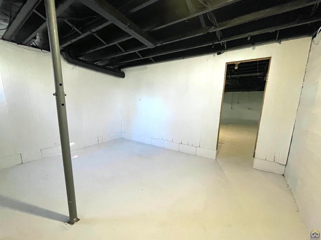 930 NW Harrison ST, Topeka, KS 66608