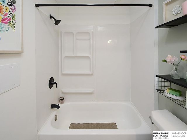 1235 N 7th Street, Lincoln, NE 68508