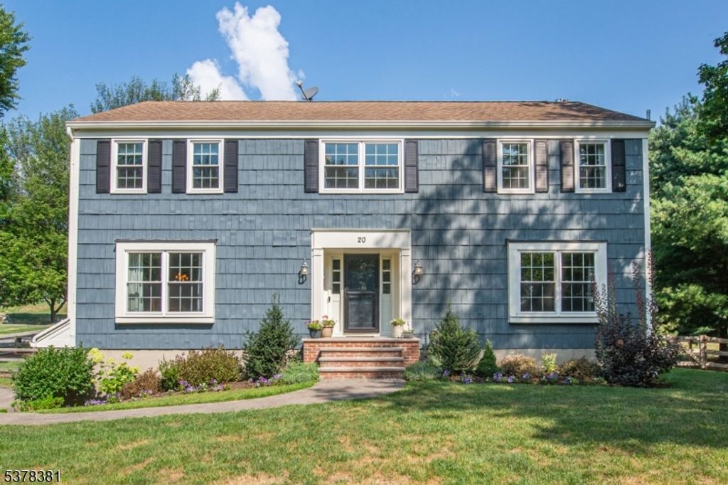 20 Larch Dr, Chester Boro, NJ 07930