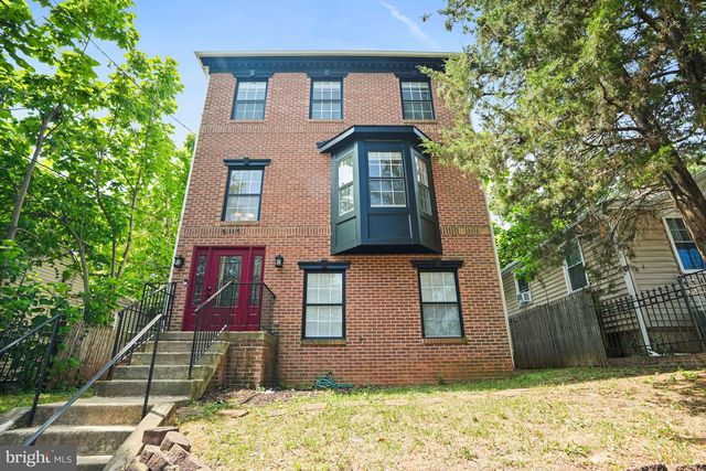 5115 BASS PL SE, Washington, DC 20019