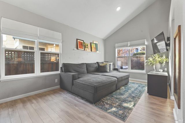 6417 Yale St, Windsor, CA 95492