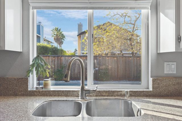 6417 Yale St, Windsor, CA 95492