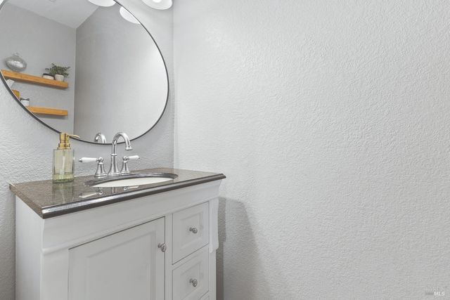 6417 Yale St, Windsor, CA 95492