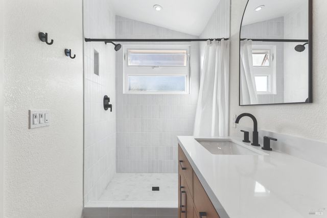 6417 Yale St, Windsor, CA 95492