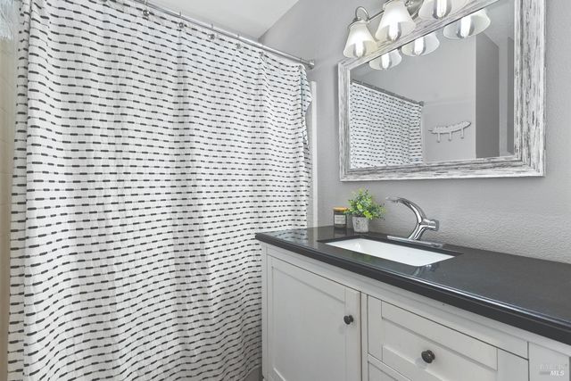 6417 Yale St, Windsor, CA 95492