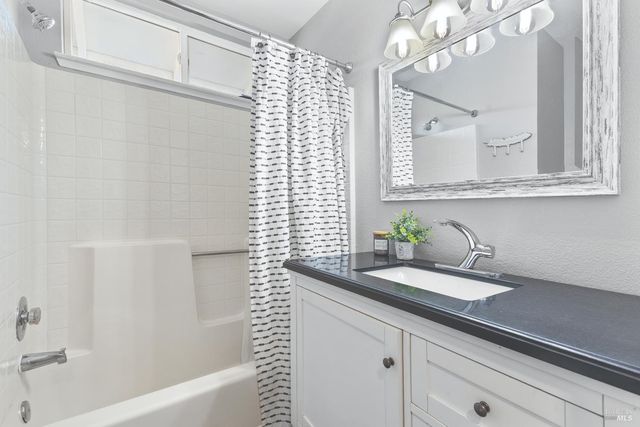 6417 Yale St, Windsor, CA 95492