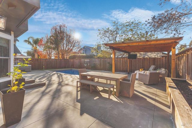 6417 Yale St, Windsor, CA 95492