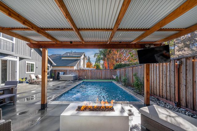 6417 Yale St, Windsor, CA 95492