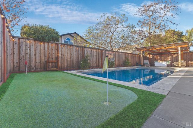 6417 Yale St, Windsor, CA 95492