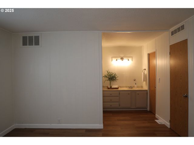 11402 Sw Royal Villa Dr 144, Tigard, OR 97224