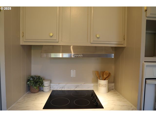 11402 Sw Royal Villa Dr 144, Tigard, OR 97224