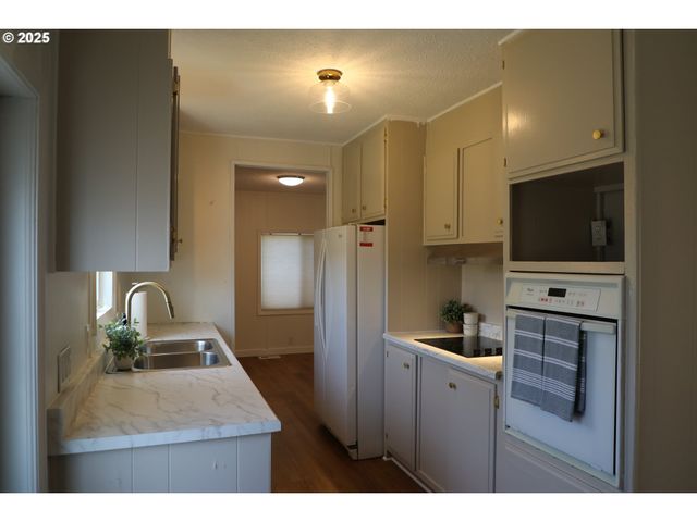 11402 Sw Royal Villa Dr 144, Tigard, OR 97224