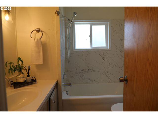 11402 Sw Royal Villa Dr 144, Tigard, OR 97224